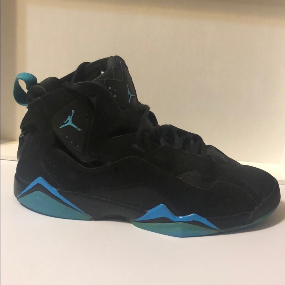 Jordan True Flight Black- Powder Blue Size: 6.5 Y